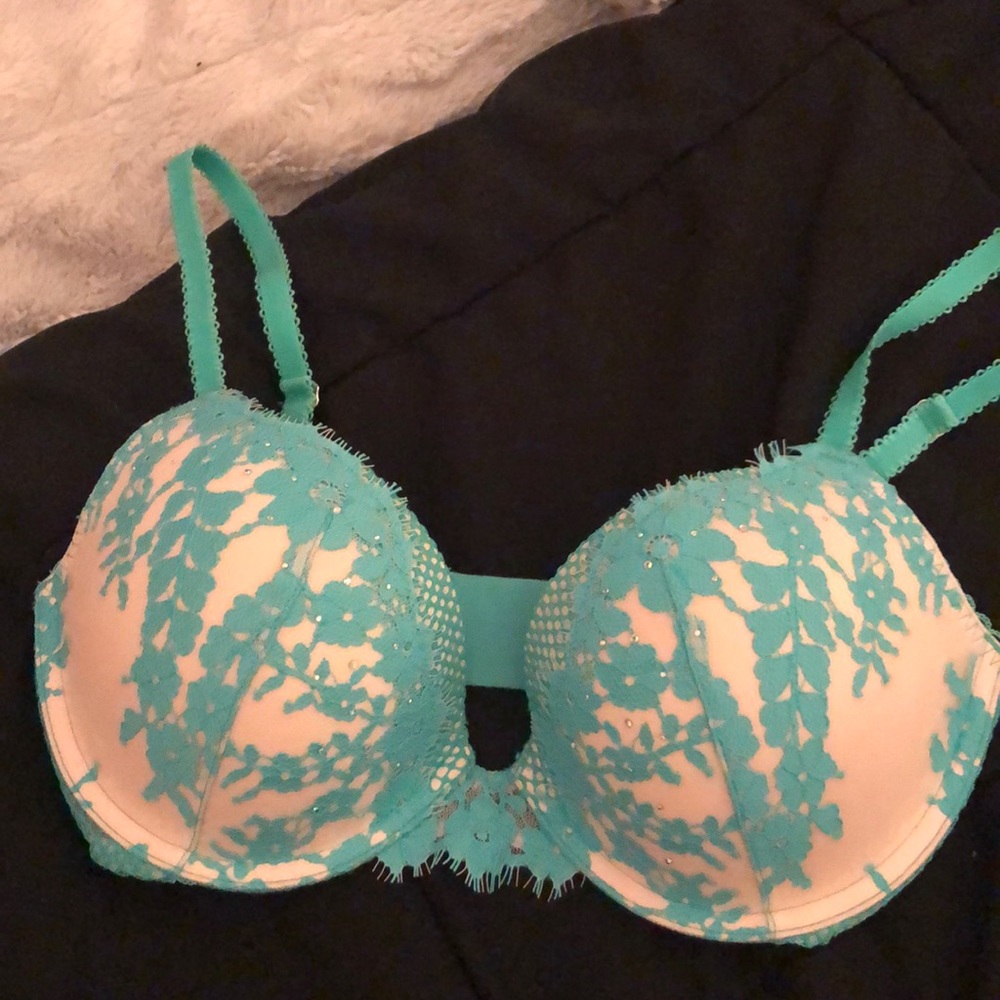 VS 32DD Aqua/White Dream Angels Push Up